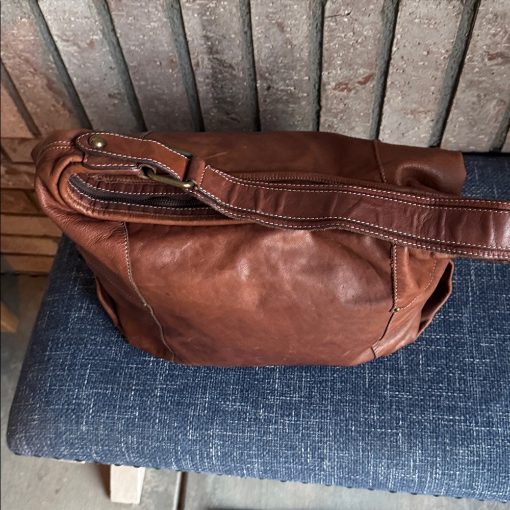 Banana Republic brown Leather women shoulder bag. - Picture 4 of 5